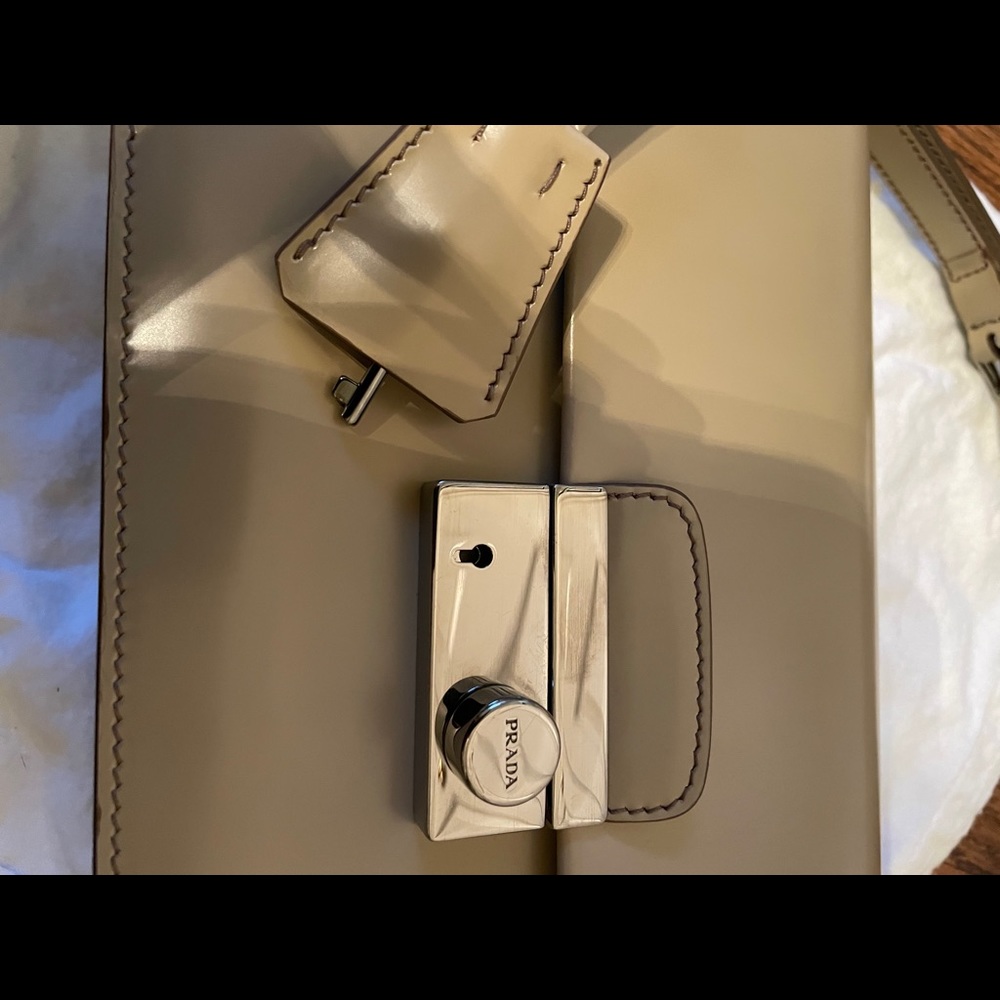 Prada leather bag - Picture 6 of 11